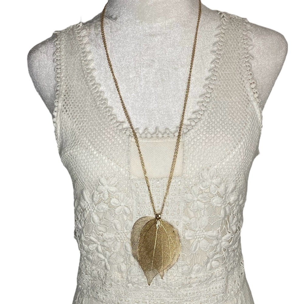 Gold Filagree Leaves Necklace